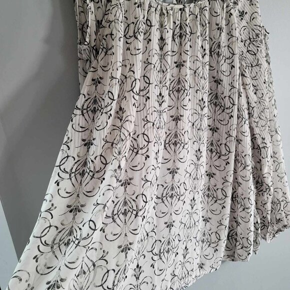 Michel Studio Collection EUC Semi-sheer white and black damask print blouse - Picture 6 of 9